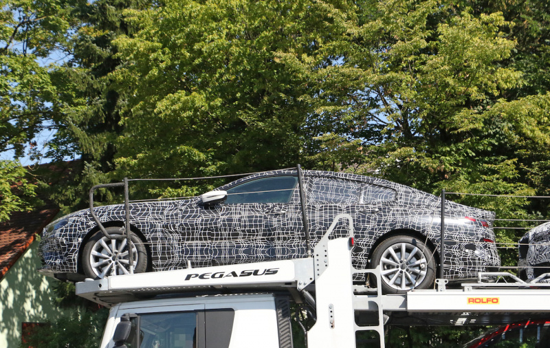 「BMW・8シリーズに4ドア版「グランクーペ」が追加。トップモデルは600馬力の「M8グランクーペ」か？」の15枚目の画像