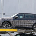 「11月にデビュー？ BMW初の標準7人乗りSUV「X7」を輸送中をキャッチ」の1枚目の画像ギャラリーへのリンク