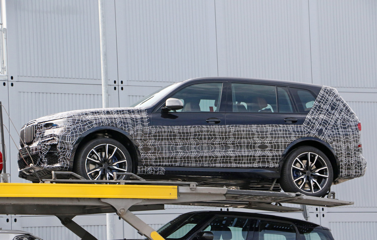 11月にデビュー Bmw初の標準7人乗りsuv X7 を輸送中をキャッチ Clicccar Com