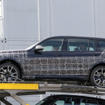 「11月にデビュー？ BMW初の標準7人乗りSUV「X7」を輸送中をキャッチ」の3枚目の画像ギャラリーへのリンク