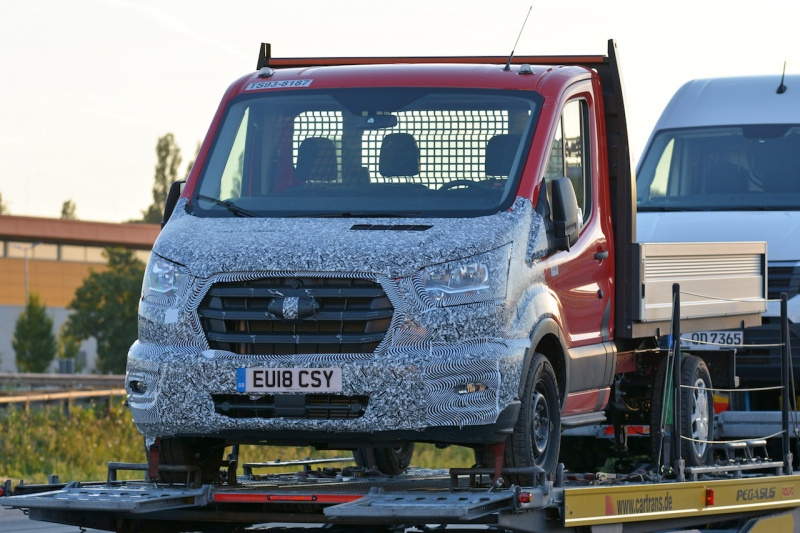 「フォード・トランジット改良モデルをキャッチ。VWと提携でAWD技術を移植」の2枚目の画像