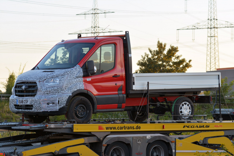 「フォード・トランジット改良モデルをキャッチ。VWと提携でAWD技術を移植」の6枚目の画像