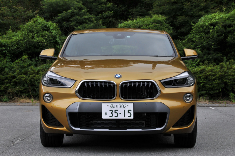 「【BMW X2 xドライブ2.0i試乗】BMWのSUVで最もコンパクトなX2。走りはシャープで実用性も高い」の2枚目の画像