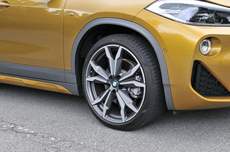 「【BMW X2 xドライブ2.0i試乗】BMWのSUVで最もコンパクトなX2。走りはシャープで実用性も高い」の7枚目の画像