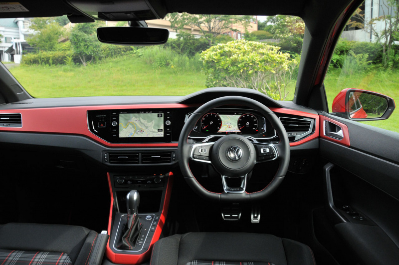 「【VW ポロ GTI試乗】もはやポロではない!? コンパクトカーのレベルを超えた高級感と走りの性能」の6枚目の画像