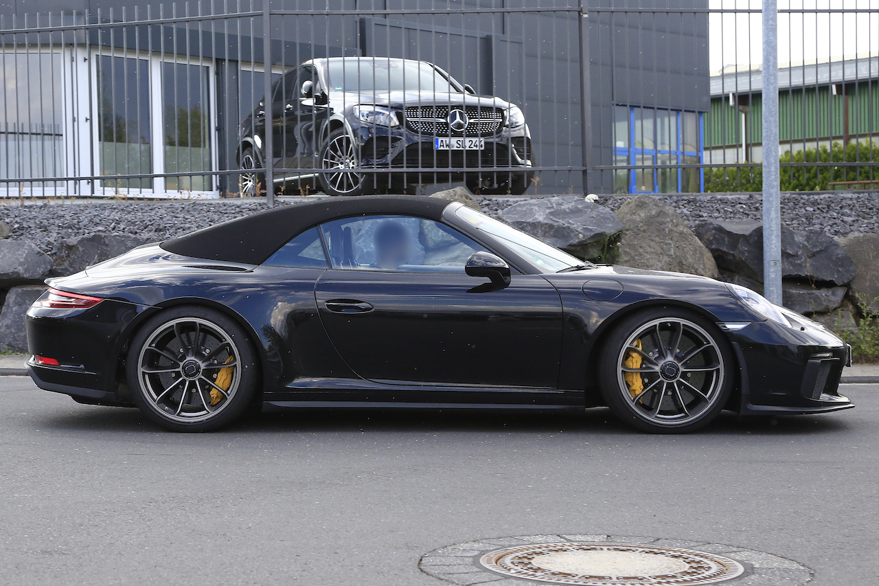 「ポルシェ・911 GT3に歴代初のカブリオレが追加。プロトタイプをキャッチ！」の5枚目の画像