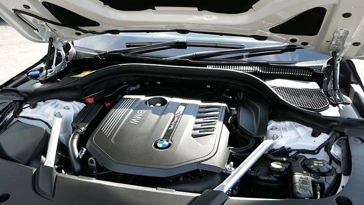 「【BMW640i グランツーリスモ試乗】意外性ある1台。全長5m超だけど4WSで取り回しは軽快、クーペだけど全高1.5m超で室内広々」の9枚目の画像