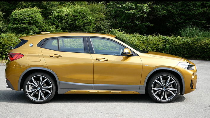 「【BMW X2試乗】ミニとは異なる重厚なハンドリングと全高が低くても十分な室内スペース」の2枚目の画像