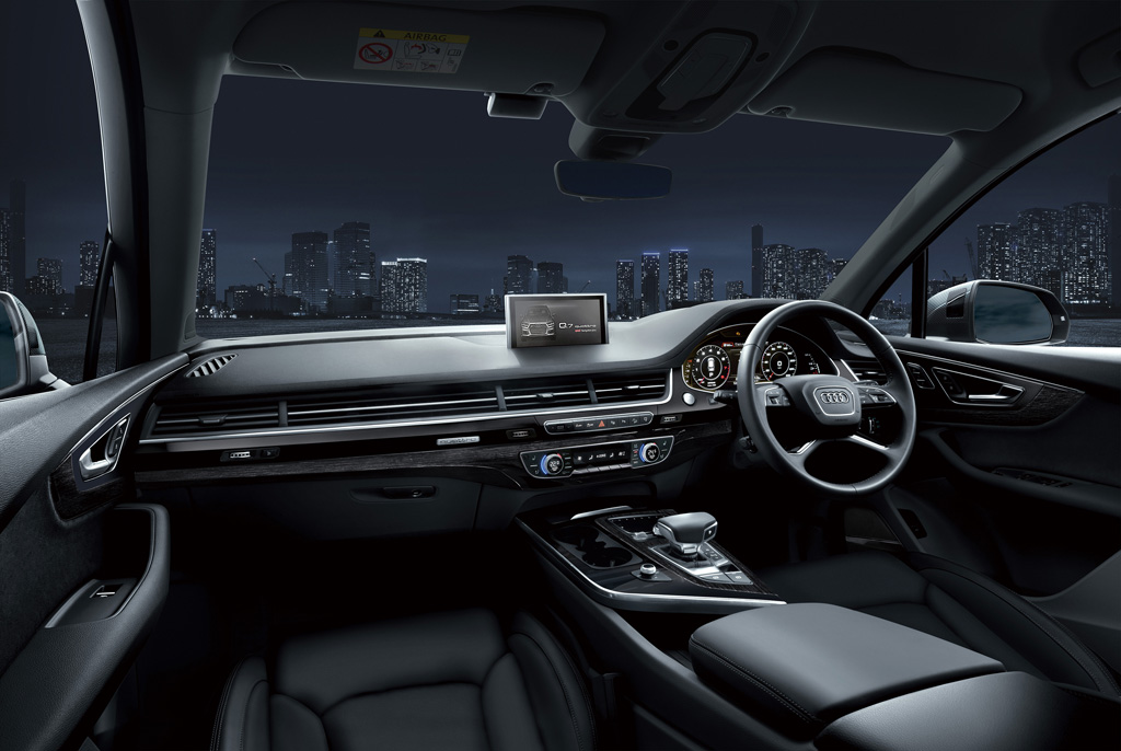 Www Audi Press Jp Press Releases 18 08 061 Photo06 Audi Q7 Samurai Edition S 画像 新車 アウディ Q7に限定車 サムライ エディション が設定 専用色と充実した運転支援システムが魅力 Clicccar Com