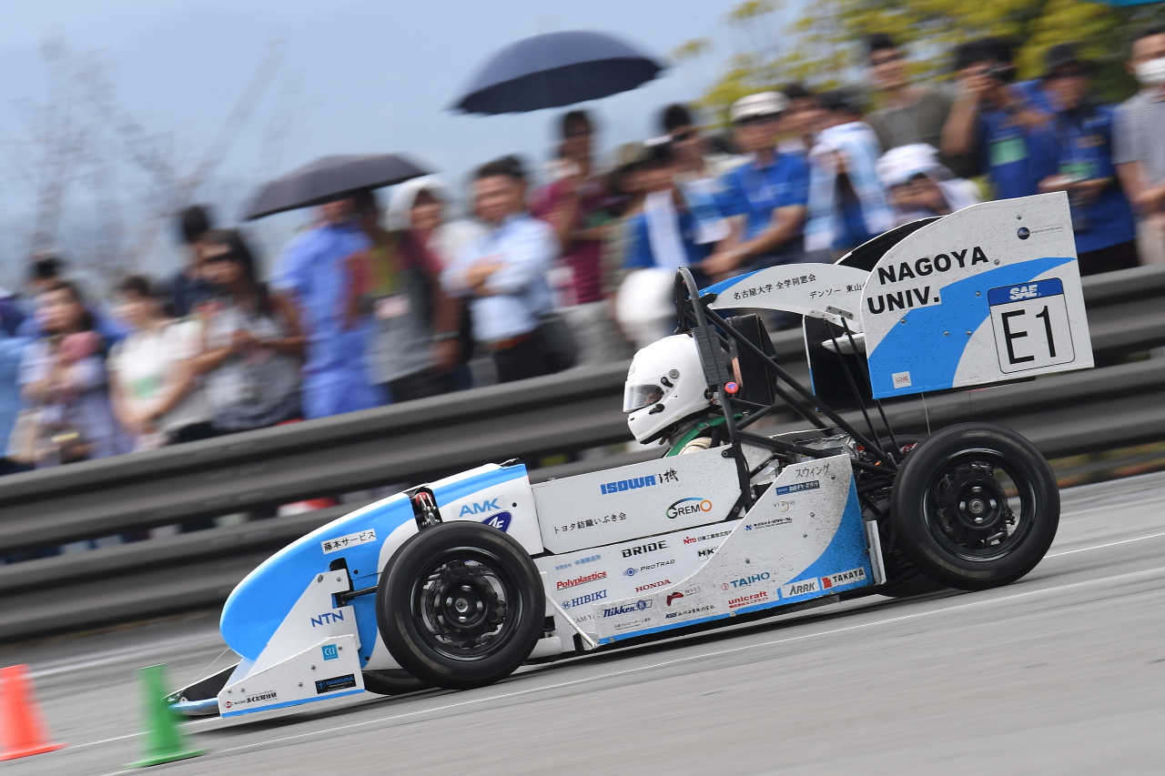 大阪大学が8年ぶり2度目の優勝 海外勢の躍進も目立つ 第16回全日本学生フォーミュラ大会 Clicccar Com