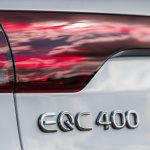 「メルセデスベンツ初の市販EV「EQC」前後席に座った印象はCクラスワゴン!?　日本発売は2020年か」の12枚目の画像ギャラリーへのリンク