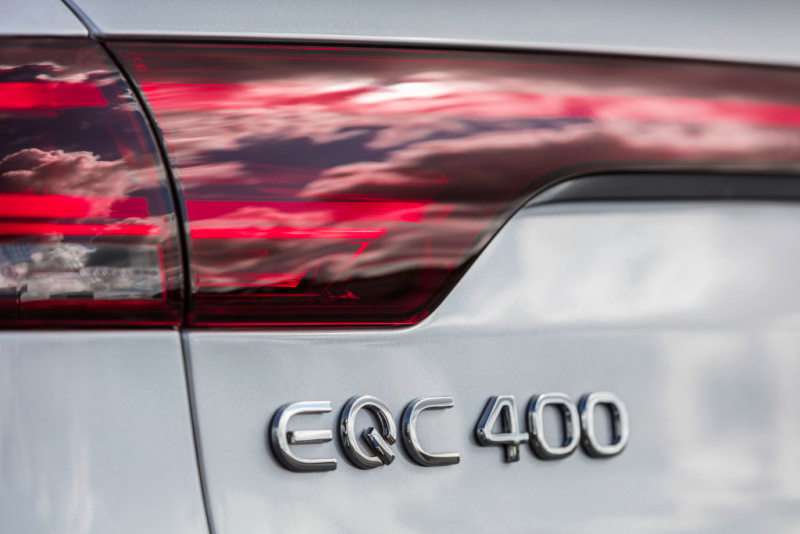 「メルセデスベンツ初の市販EV「EQC」前後席に座った印象はCクラスワゴン!?　日本発売は2020年か」の12枚目の画像