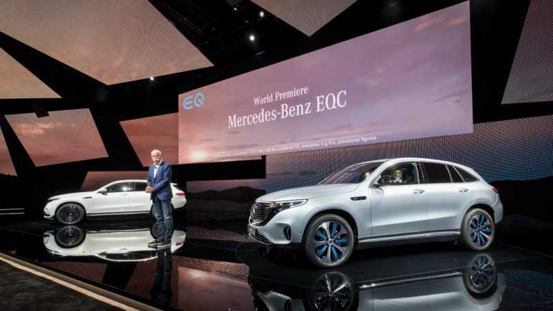 「メルセデスベンツ初の市販EV「EQC」前後席に座った印象はCクラスワゴン!?　日本発売は2020年か」の31枚目の画像