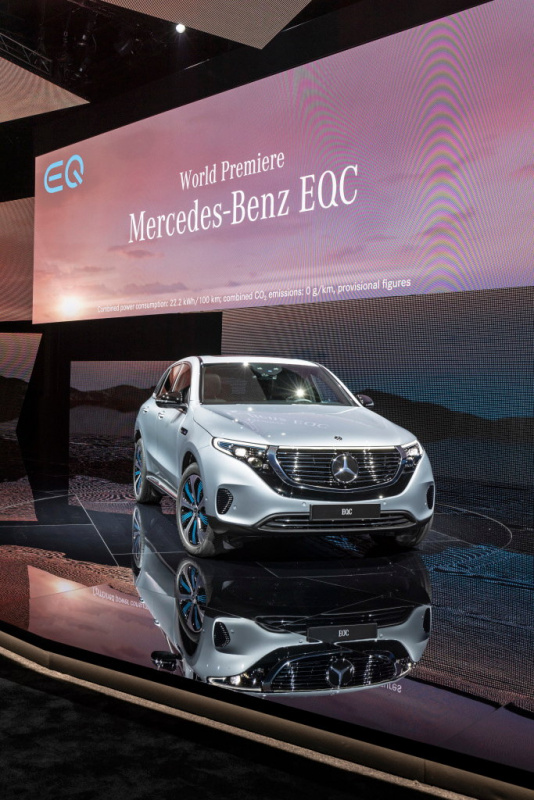 「メルセデスベンツ初の市販EV「EQC」前後席に座った印象はCクラスワゴン!?　日本発売は2020年か」の44枚目の画像