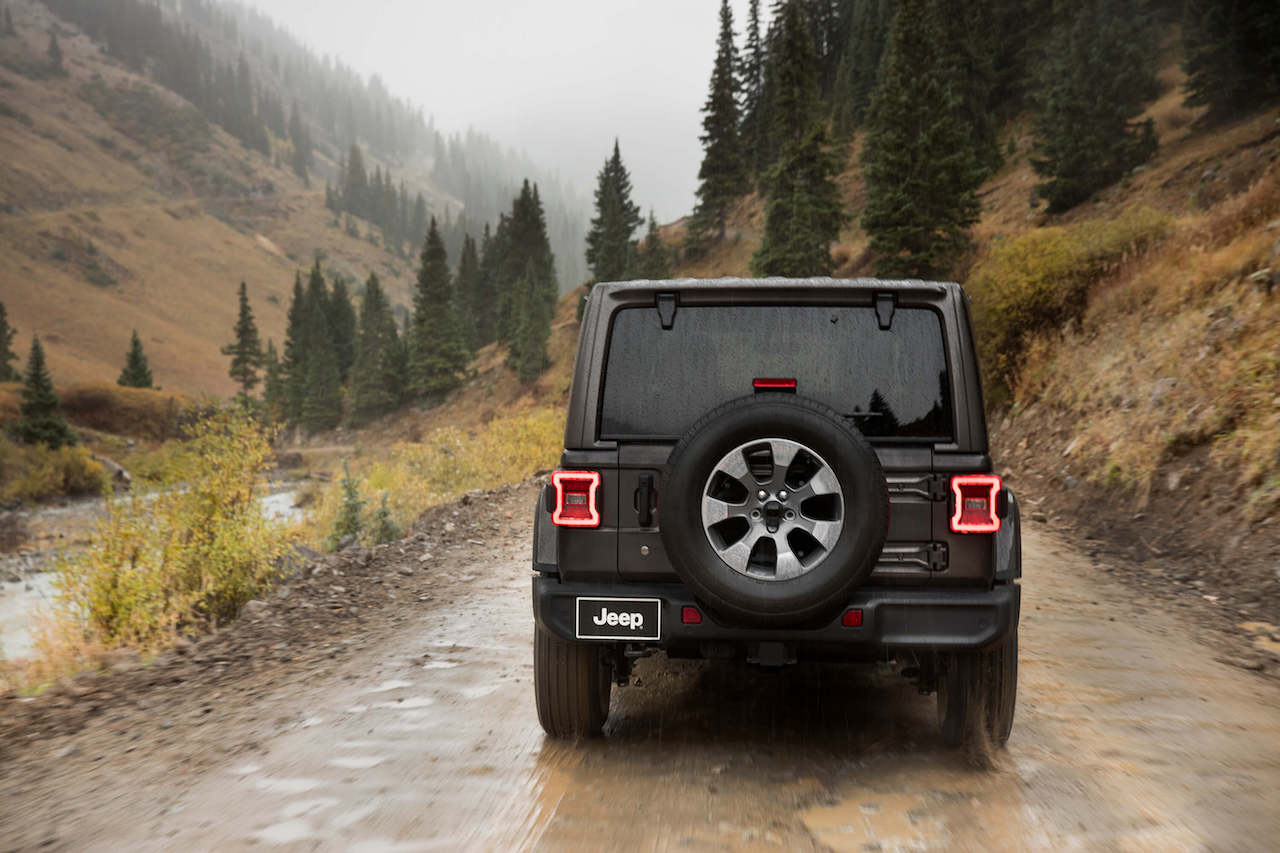 新車 11年ぶりにフルモデルチェンジを受ける新型ジープ ラングラーが10月25日に登場 ローンチイベントも開催 Clicccar Com