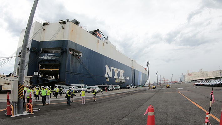 「一気に4900台を運ぶ船への積み込みは神業級！ 新型フォレスターを北米へ輸出する運搬船をチェックしてきました」の3枚目の画像