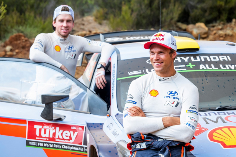 「Wタイトルが見えた!? タナク組のヤリスWRCがサバイバルのトルコを制して３連勝【WRCラリートルコ】」の1枚目の画像