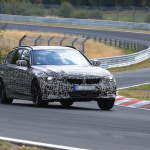 「BMW史上最強の直4搭載！3シリーズツーリング新型、ニュルで高速テストをスタート」の3枚目の画像ギャラリーへのリンク