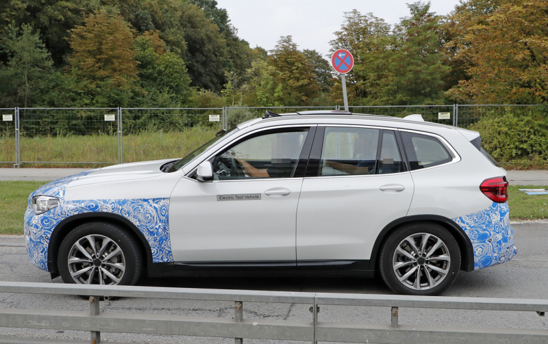 「X3とは違うモデル！ BMW初のEVクロスオーバー「iX3」市販型はオリジナルフェイスを採用」の7枚目の画像