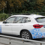 X3とは違うモデル！ BMW初のEVクロスオーバー「iX3」市販型はオリジナルフェイスを採用 - BMW IX3 8