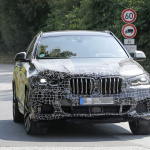 BMW X6の次期型プロトタイプを輸送中に激写！「X4」との比較でサイズ感をチェック - BMW X6 2