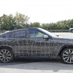 BMW X6の次期型プロトタイプを輸送中に激写！「X4」との比較でサイズ感をチェック - BMW X6 7