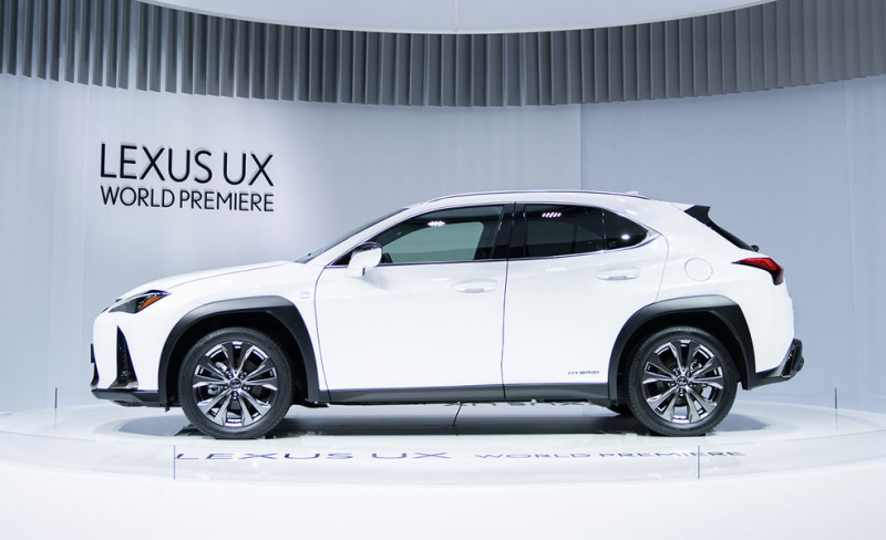 「コンパクトな新型SUV「レクサス UX」いよいよ今冬発売へ。 前人気も上々！」の12枚目の画像