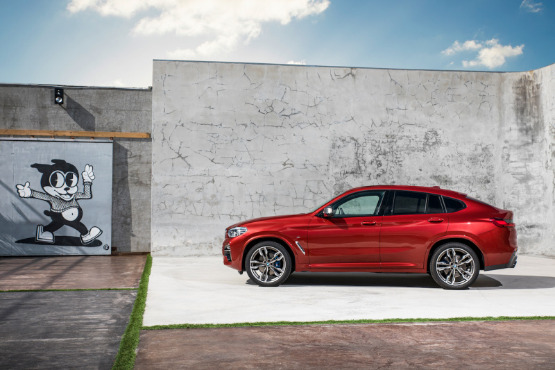 「【新車】2代目BMW X4が登場。先代よりもひと回りサイズアップしてクーペらしさを強調」の9枚目の画像