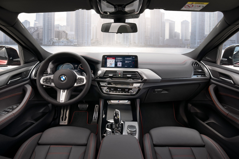 「【新車】2代目BMW X4が登場。先代よりもひと回りサイズアップしてクーペらしさを強調」の6枚目の画像