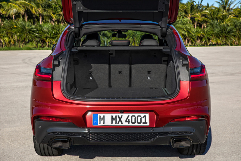 「【新車】2代目BMW X4が登場。先代よりもひと回りサイズアップしてクーペらしさを強調」の1枚目の画像
