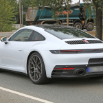 新型ポルシェ・911、今度はホワイトカラー出現。アクティブシャッターと新開発ブレーキを発見 - Porsche 911 (7)