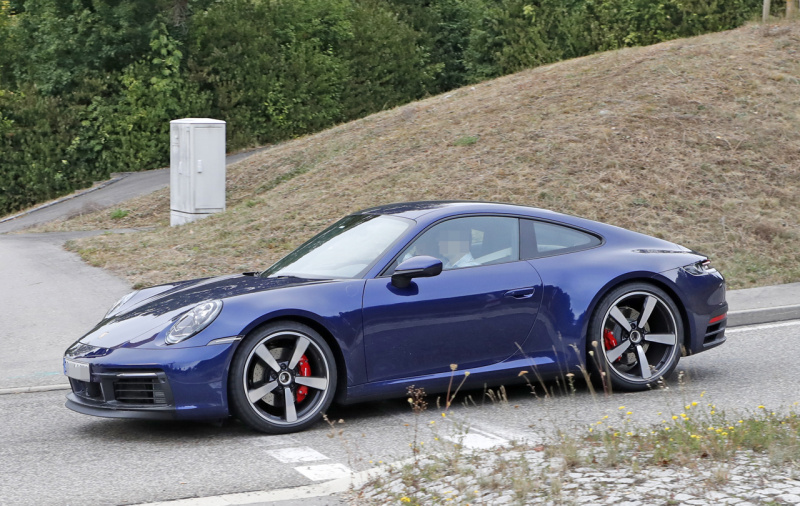 「正式公開直前のポルシェ・新型911、今度は赤い「S」をフルヌード状態でキャッチ」の5枚目の画像