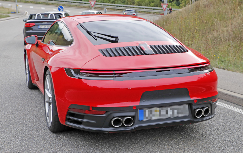 「正式公開直前のポルシェ・新型911、今度は赤い「S」をフルヌード状態でキャッチ」の22枚目の画像