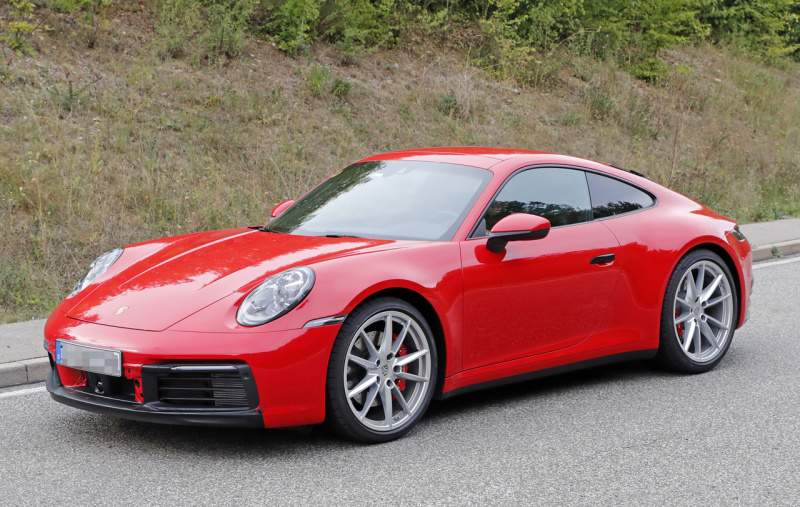 「正式公開直前のポルシェ・新型911、今度は赤い「S」をフルヌード状態でキャッチ」の16枚目の画像