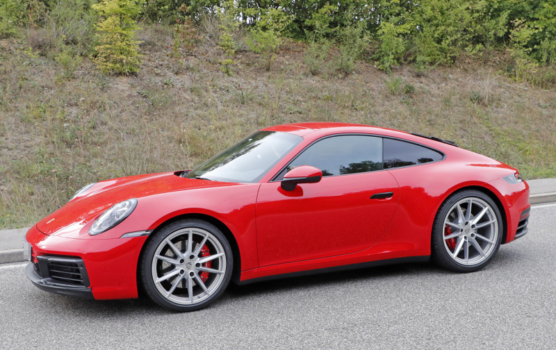 「正式公開直前のポルシェ・新型911、今度は赤い「S」をフルヌード状態でキャッチ」の17枚目の画像