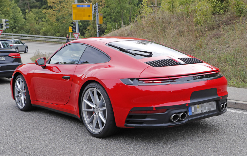 「正式公開直前のポルシェ・新型911、今度は赤い「S」をフルヌード状態でキャッチ」の20枚目の画像