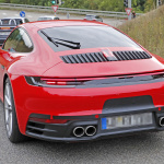 「正式公開直前のポルシェ・新型911、今度は赤い「S」をフルヌード状態でキャッチ」の21枚目の画像ギャラリーへのリンク