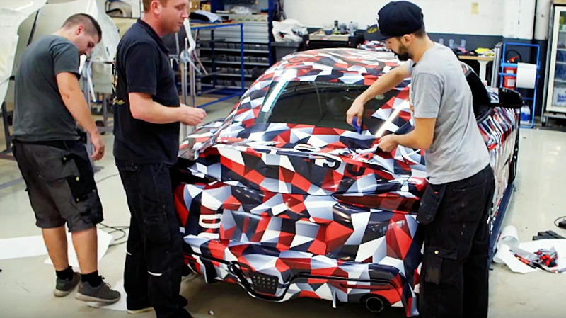 「新型「トヨタ・スープラ」の車体カモフラージュ作業が動画で公開！」の6枚目の画像
