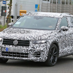 最高出力300ps！ VWのハイスペック新型SUV「T-Roc R」生産型を初キャッチ - VW T-Roc R (2)