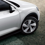 【新車】アウディ・Q2に外観のコントラストが際立つ限定車「#contrast limited」を設定 - https___www.audi-press.jp_press-releases_2018_09_076_Photo05_Audi_Q2_contrast_limited_black_yori_s