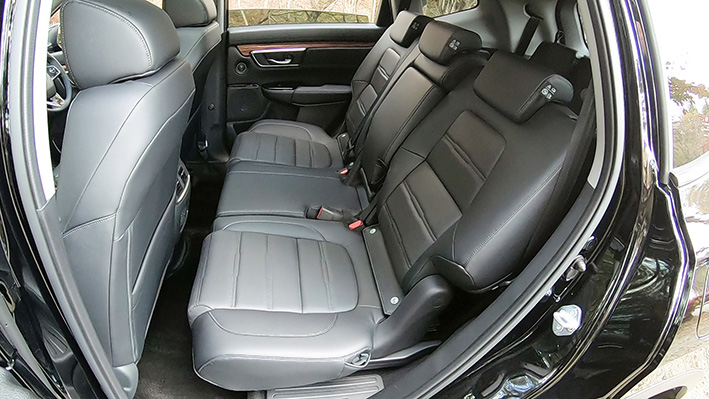 「ホンダ・CR-Vのサードシートをチェック。全長4.6mに大人が座れる3列目を備える、独自の車格」の7枚目の画像