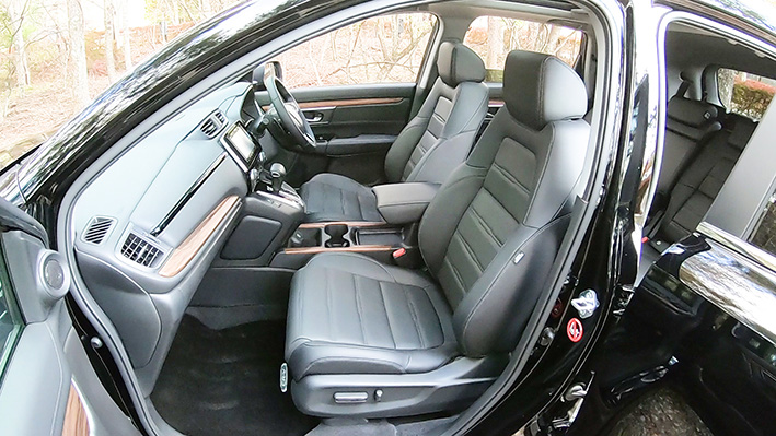 「ホンダ・CR-Vのサードシートをチェック。全長4.6mに大人が座れる3列目を備える、独自の車格」の11枚目の画像