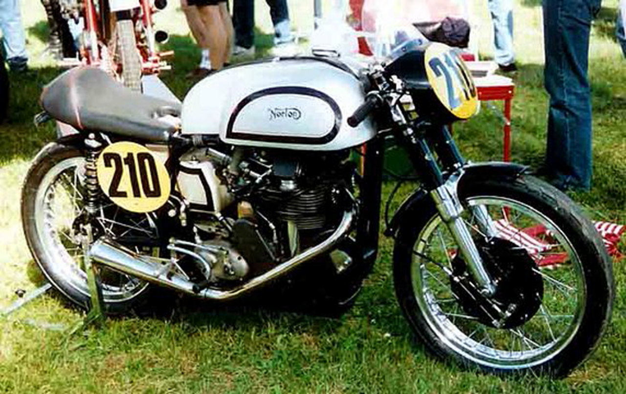 2 Norton Manx Jpg 画像 ロータリーエンジンのバイク ノートン のマン島シニアtt優勝とマツダreルマン優勝の共通点は Re追っかけ記 15 Clicccar Com