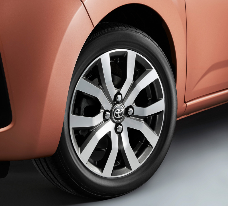 「【新車】トヨタ・パッソがマイナーチェンジ。内外装の質感向上と安全装備を強化」の7枚目の画像
