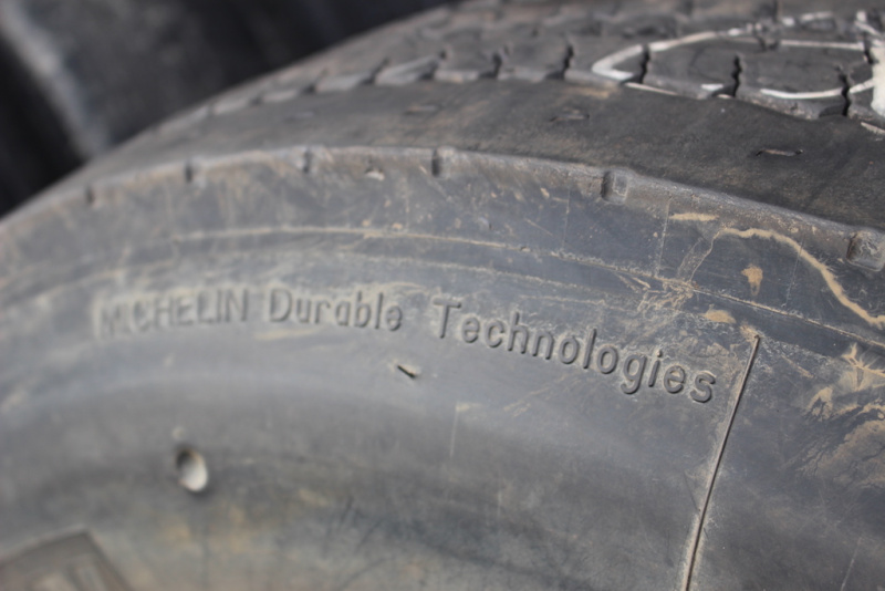 「タイヤの「再生」は熟練工による手作業が支える。ミシュランタイヤのリトレッドタイヤの生産工程を見学」の14枚目の画像