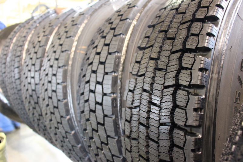 「タイヤの「再生」は熟練工による手作業が支える。ミシュランタイヤのリトレッドタイヤの生産工程を見学」の16枚目の画像