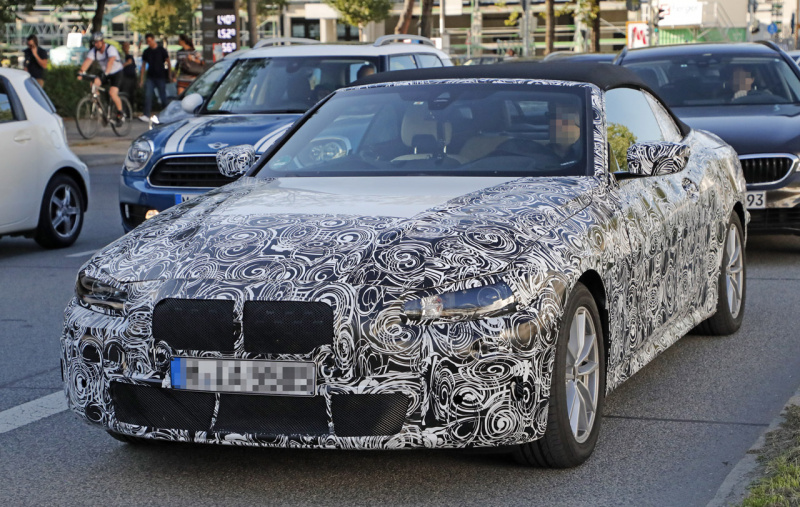 「新型 BMW・4シリーズ カブリオレのテスト車両をキャッチ。「Z4」グリル装着＆電動化も」の1枚目の画像