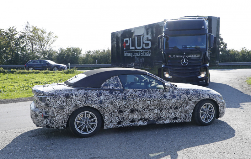 「新型 BMW・4シリーズ カブリオレのテスト車両をキャッチ。「Z4」グリル装着＆電動化も」の15枚目の画像