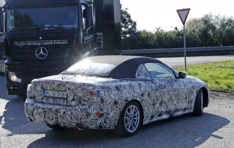 「新型 BMW・4シリーズ カブリオレのテスト車両をキャッチ。「Z4」グリル装着＆電動化も」の16枚目の画像
