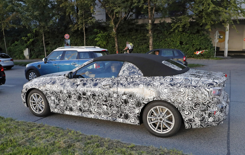 「新型 BMW・4シリーズ カブリオレのテスト車両をキャッチ。「Z4」グリル装着＆電動化も」の5枚目の画像